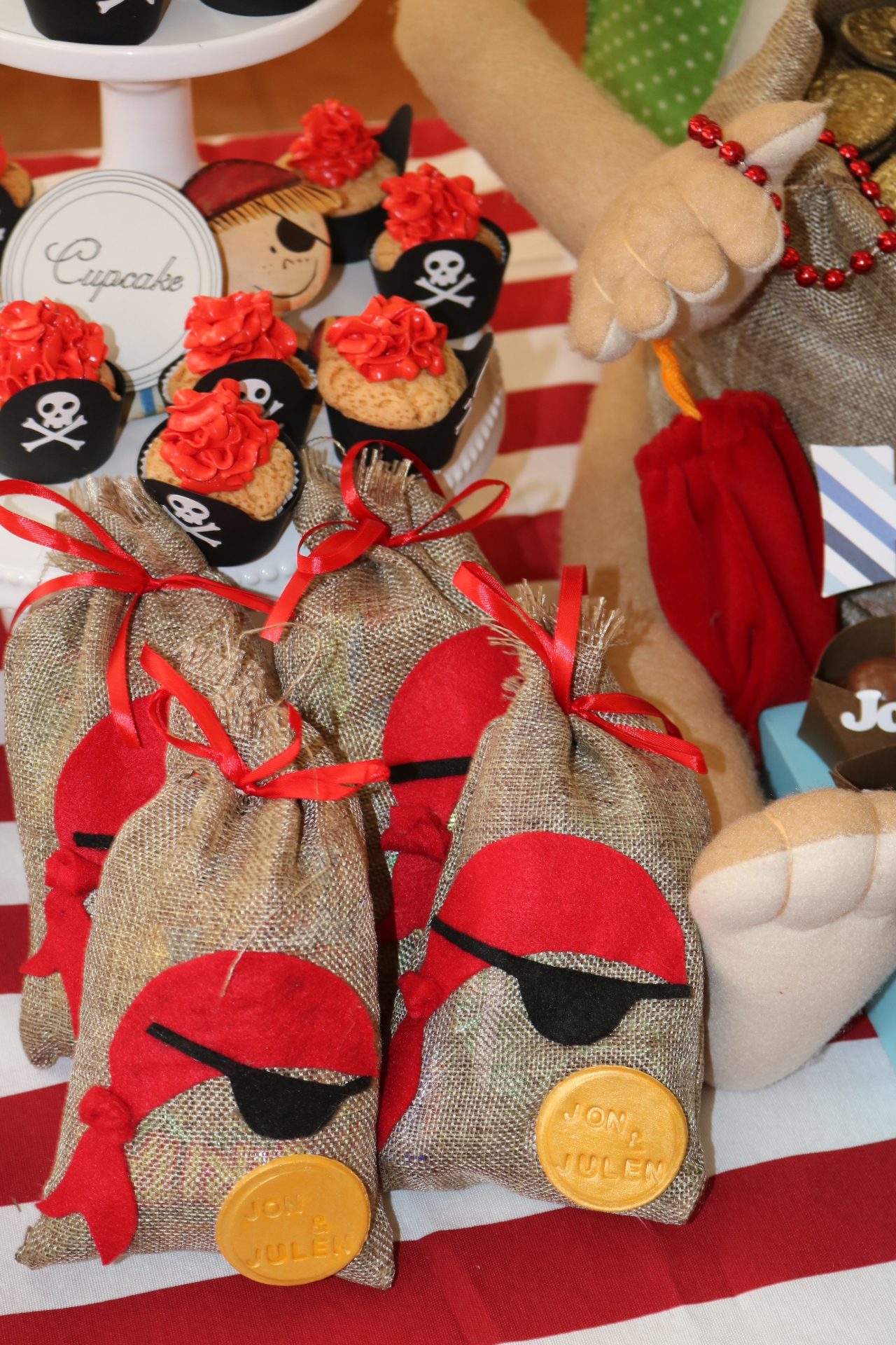 Bolsitas "el pirata" con monedas de oro personalizadas.